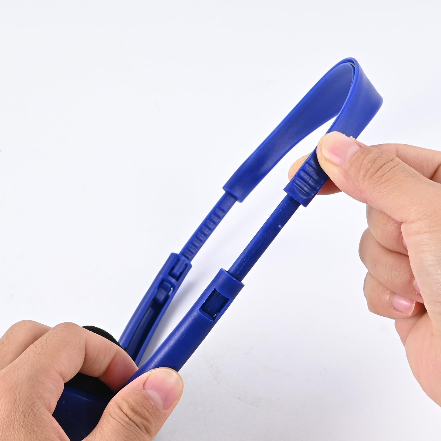 CN-Outlet Paquete de 10 auriculares de aula para escuela, bibliotecas, estudiantes, adultos, en bolsas individuales, desechables al por mayor (negro) (azul oscuro, paquete de 25)
