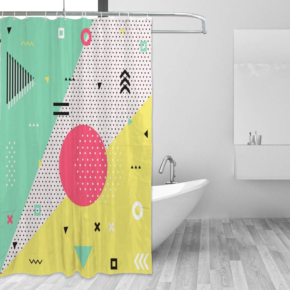 Rideau de douche géométrique pour une salle de bain moderne et sèche