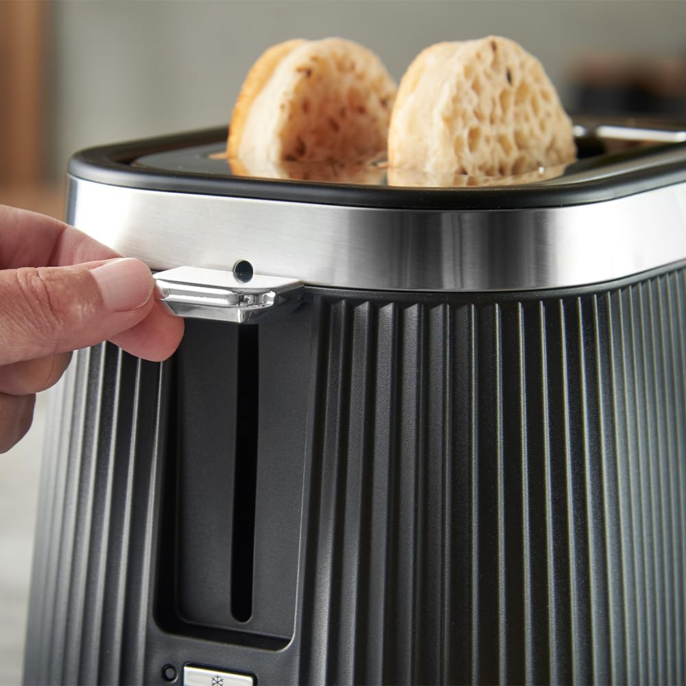 Russell Hobbs Grille pain [pour 2 tranches] Brontë Noir (6 réglages, finition mate, accents argentés, décongélation, réchauffage, surélévation, Lift & Look, support pour petits pains) 26760-56