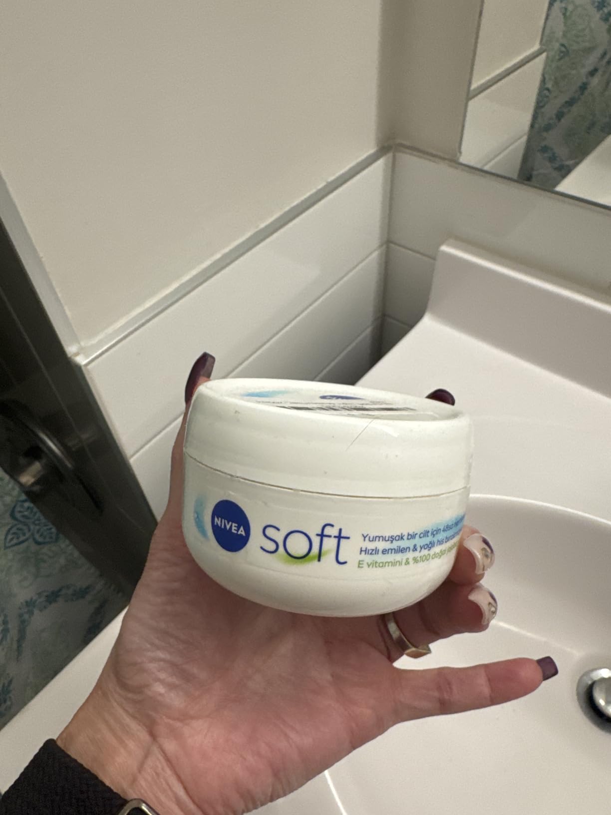 NIVEA Soft Light Moisturiser | 6.76 Fl Oz (6.93 Ounce) | 200ml (196.5g)