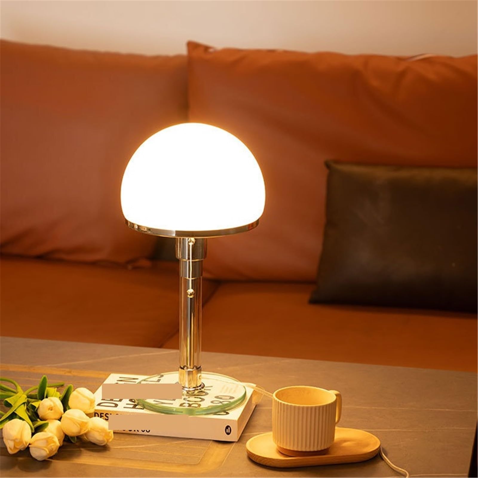 Affascinante Lampada da tavolo in vetro for la lettura sul comodino Arredamento per la casa