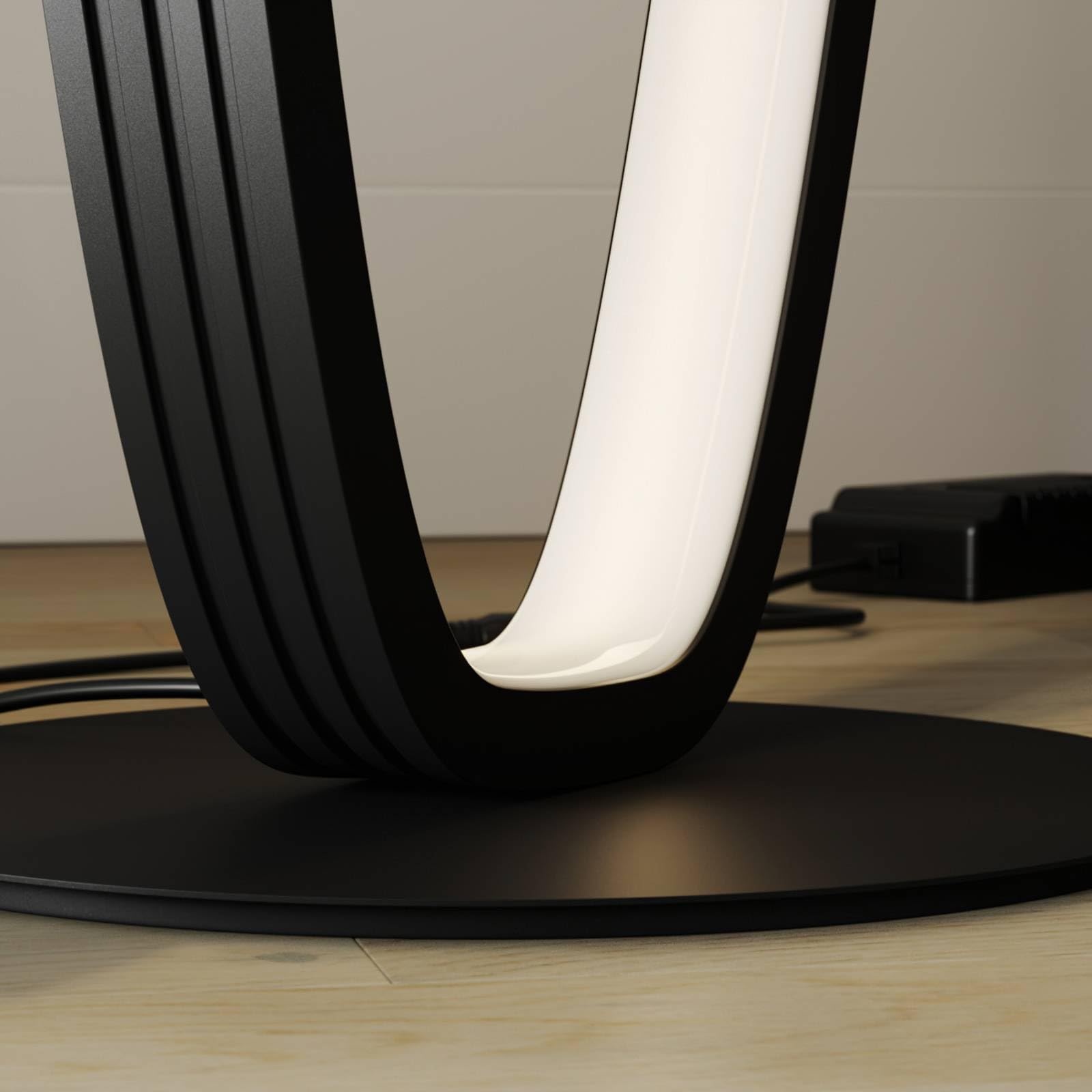 LED Lámpara de pie 'Bronwyn' (Moderno) en Negro hecho de Aluminio e.o. para Salón & Comedor (1 llama,) de Lucande | lámpara de pie LED