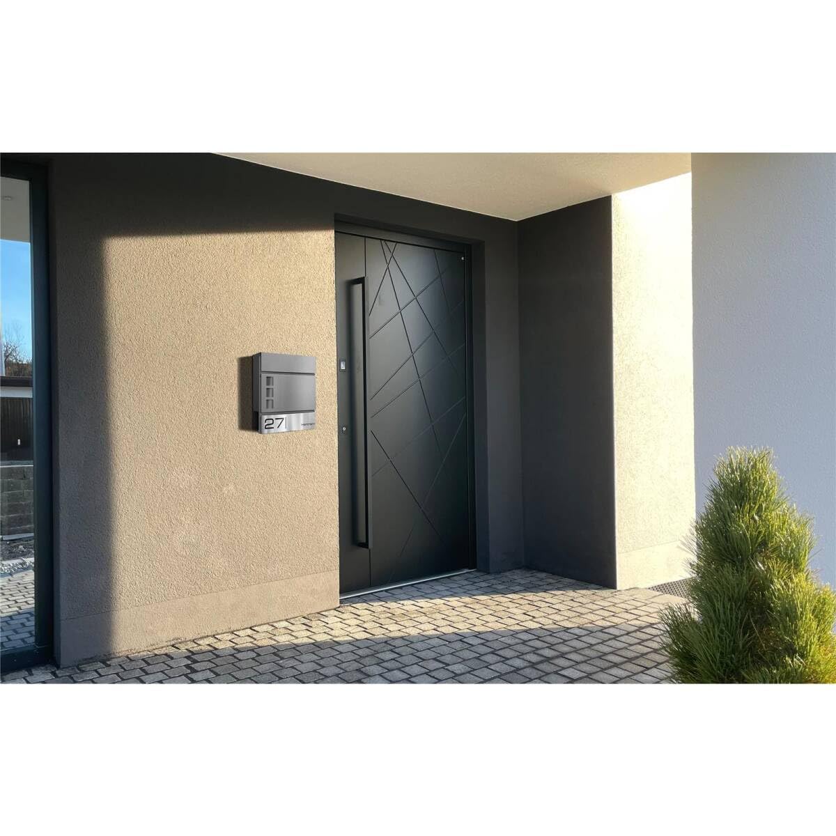 Metzler Cassetta Postale Grigio Alluminio RAL 9007 in Acciaio con Finestra – Incisione Laser Personalizzata (Nome & Numero Civico) su Targhetta in Inox – Con Vano Portagiornali – Modello Oltmann