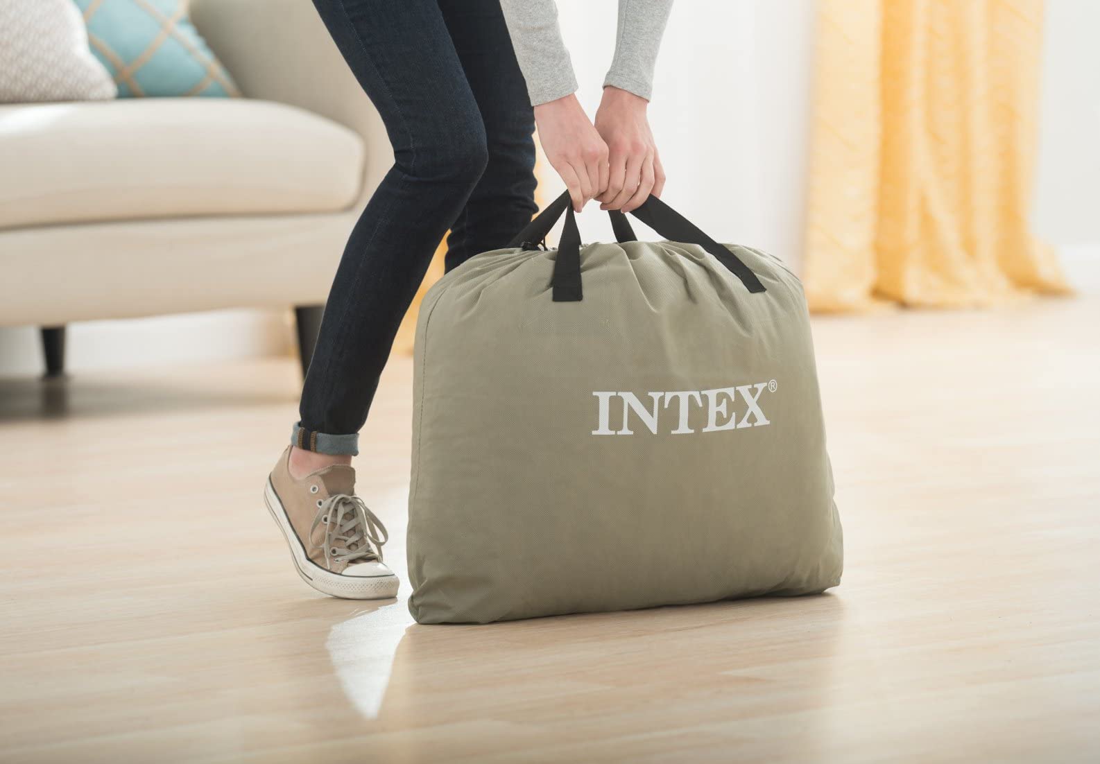 INTEX Comfort-Plush Luftbett für 2 Personen (152×203×56 cm) max. 272 KG – mit integrierter Elektropumpe – Gästebett aufblasbares Bett Camping Matratze mit Fiber-Tech-Technologie