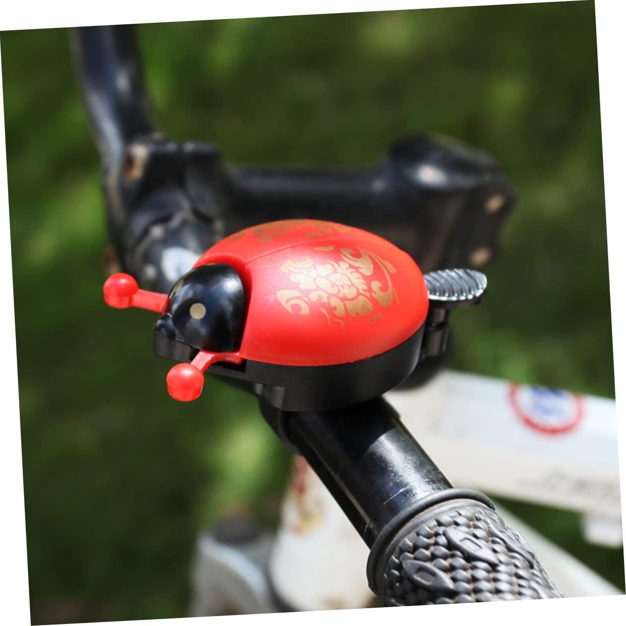 GRIRIW 2Pcs Adorable Lady Beetle Bike Bells Durable Bike Bells for Adults Easy Installation with Loud Sound Fashion Bell for Bicycles Colors