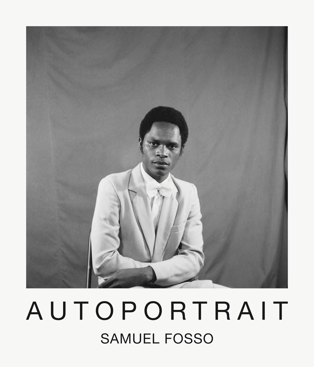 Samuel Fosso: Autoportrait un voyage visuel bouleversant sur l'identité