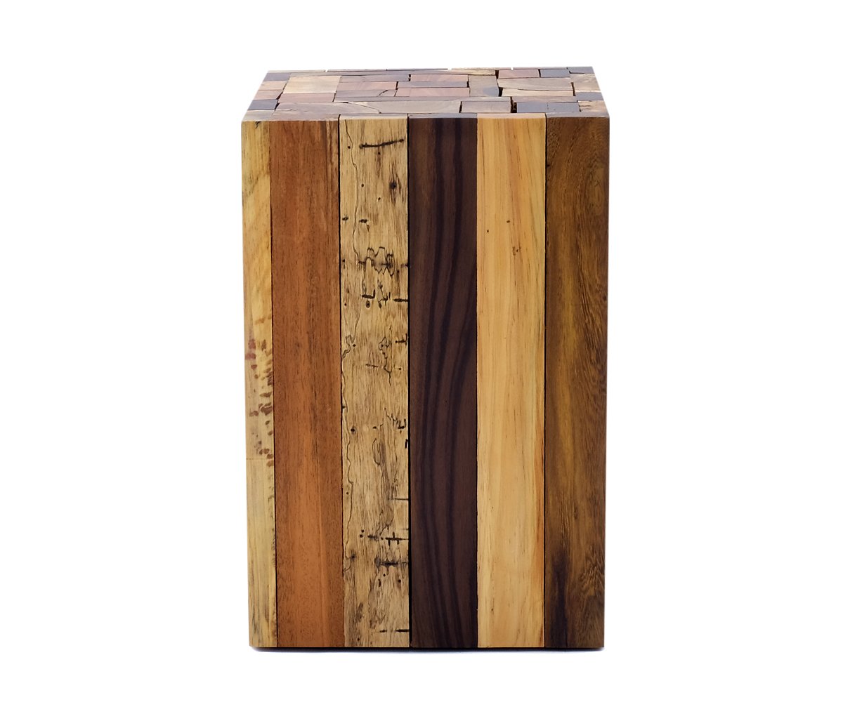 Tavolino di design in legno di derivazione – solido, naturale, rustico e senza trattamento chimico – Tavolo molto robusto e utilizzabile anche come sgabello in legno massello Elegante