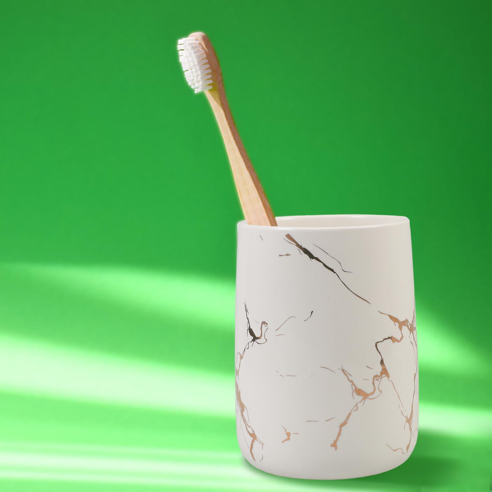 Ciieeo Bicchiere Portasapone in Ceramica Bianco Motivo Marmo, Resistente alla Deformazione, Superficie Liscia, Accessorio Moderno per Bagno e Cucina