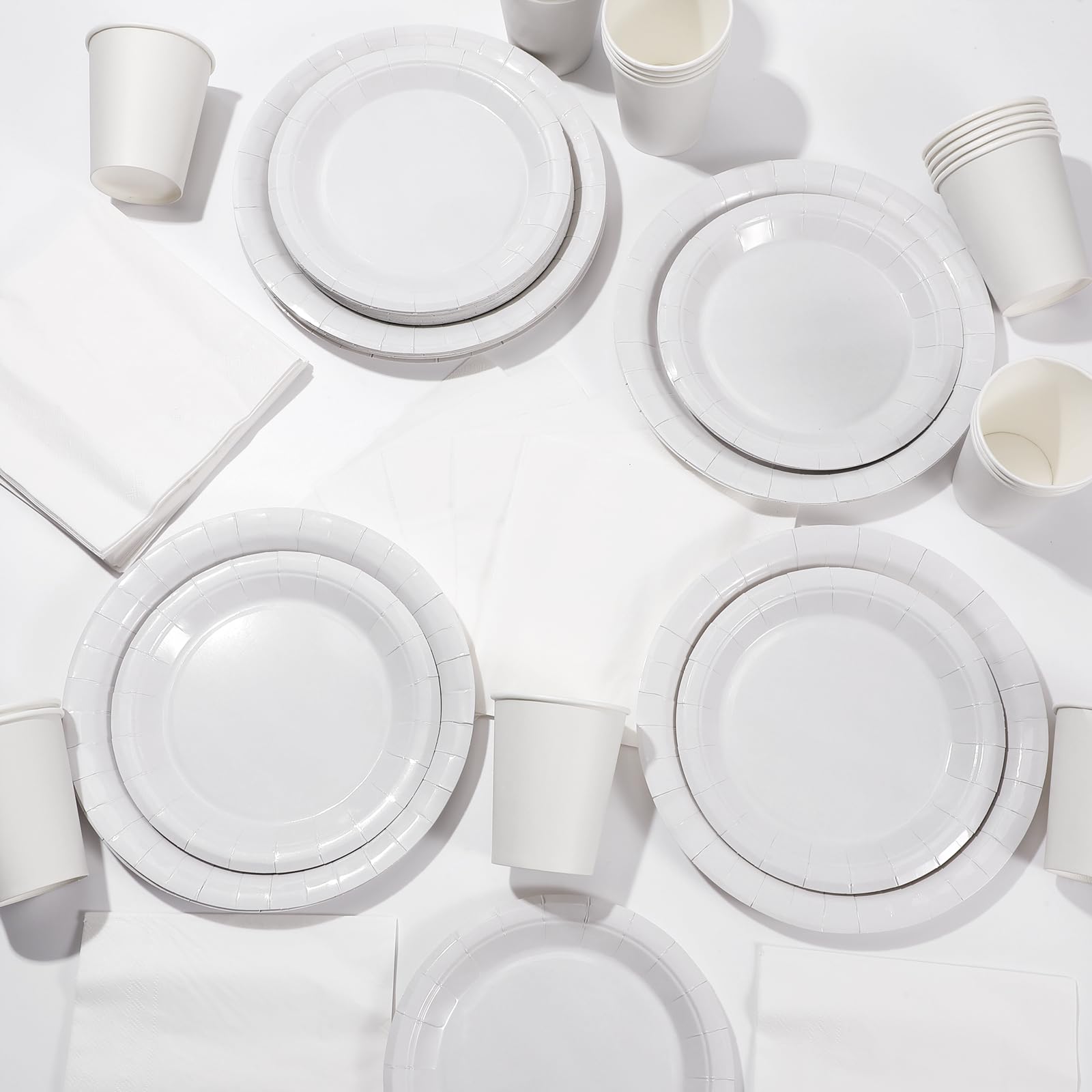 Tioncy Lot de 200 assiettes jetables en carton et serviettes de table pour 50 invités - Pour anniversaire, mariage, fête prénatale, pique-nique en famille - Blanc sable