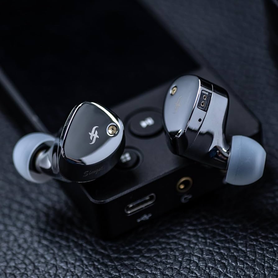 SIMGOT ET142 リケーブル可能イヤホン SIMGOT ET142」 12.1mm平面+多層PZTハイブリッド。同社らしい音作りに4