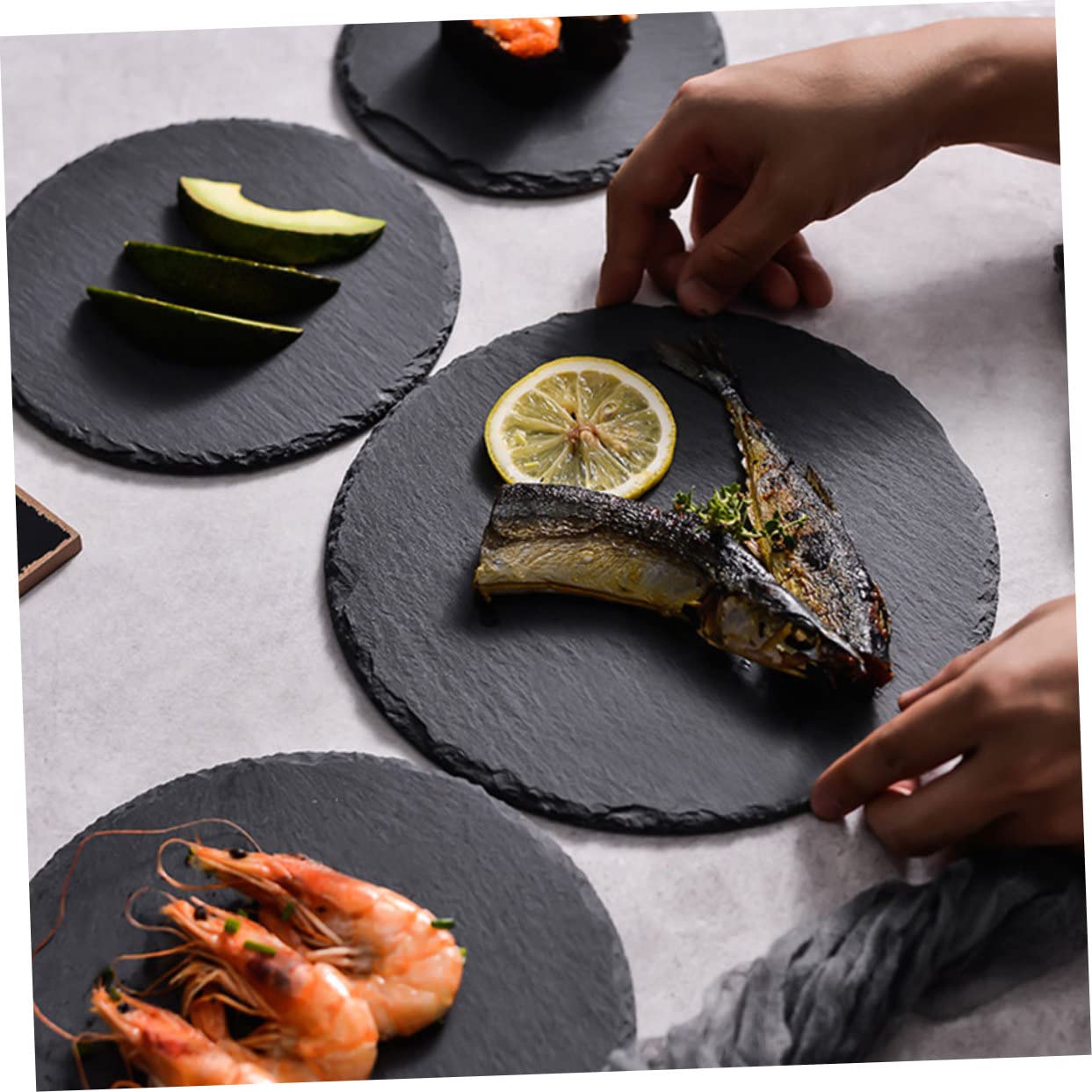 Ipetboom Plato de Piedra Redondo Negro de Pizarra para Servir Alimentos | Uso en Restaurante y Hogar, Apto para Desayuno y Postres, Estilo Rústico Creativo