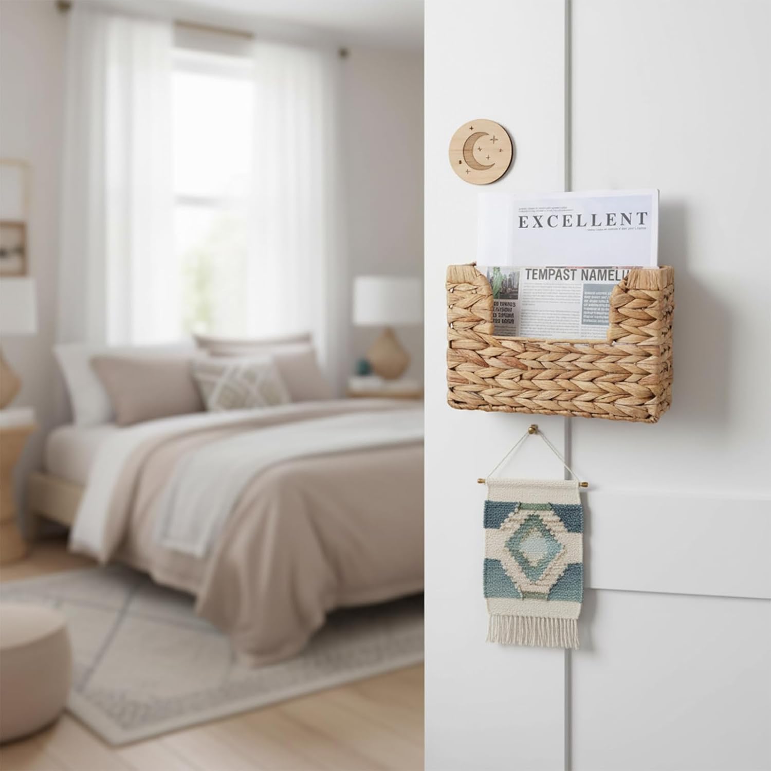 Woven Hanging Magazine Holder Water Hyacinth Magazine Basket Wall Mounted Woven Mail Organizer Wicker Storage Box with Handle Newspaper Rack Decorative for Home Office