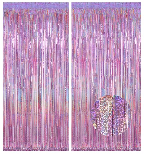 Rideaux à franges violet masquant les murs pour créer un fond de scène de fête réussi