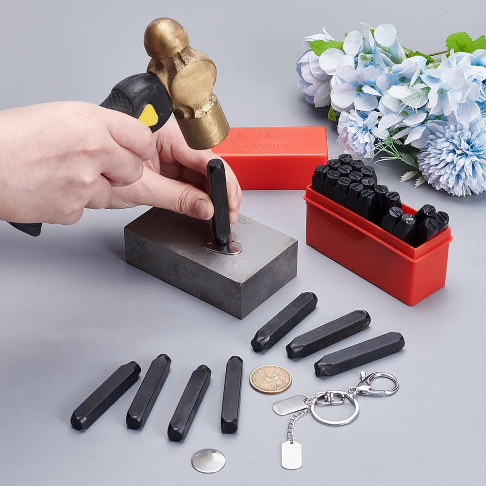 UNICRAFTALE Juego de 27 troqueles de metal de 8 mm con diseño de letras del alfabeto A-Z con estuche rojo, juego de herramientas de troquelado, herramienta para estampar plástico, madera, cuero