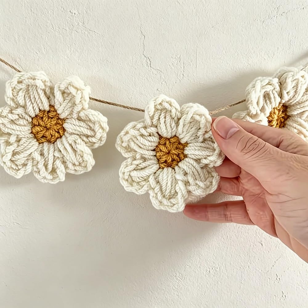 Handmade Crochet Daisy Garland 6ft Beige Knitting Daisy Flower Banner with 8pcs Knitted Daisies Petals Boho Wall Hanging Flower Decorations for Nursery Bedroom Home Baby Shower Birthday Wedding Party