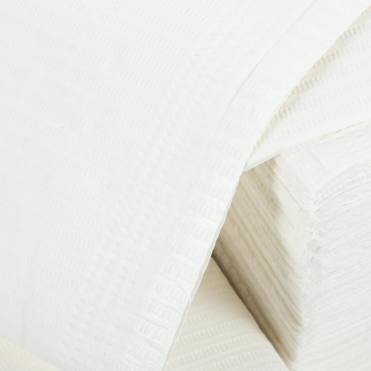 125pcs Disposable Nail Art Practice Mats Clean Absorbent Tablecloths for Manicure and Pedicure Use for Nail Technicians and Home Manicures