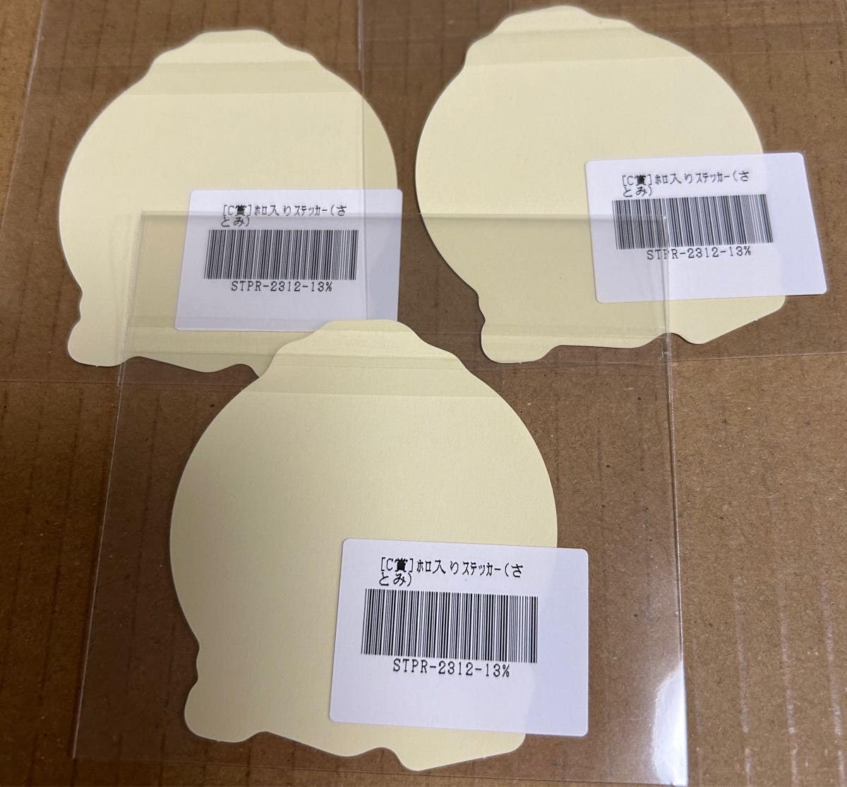 すとぷり　ふぁみくじ　さとみくん　B賞ロゼット・E賞ステッカーセット【匿名配送】 ふぁみくじB賞 さとみくん 缶バッジ付きロゼット 缶バッジと