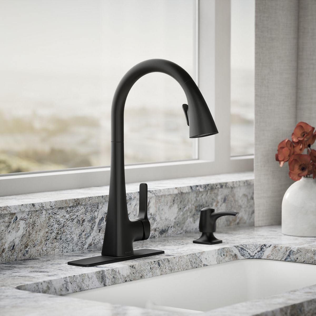 KOHLER R22867-SD-BL Maxton Pull-Down Mutfak Bataryası Sabunluk, Aşağı Çekmeli Püskürtücülü Mutfak Lavabo Bataryası, Siyah Mutfak Bataryası, Mat Siyah