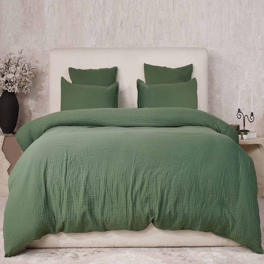 Parure de lit 220x240 en gaze de coton lavé vert cèdre, le prestige d'un linge haut de gamme