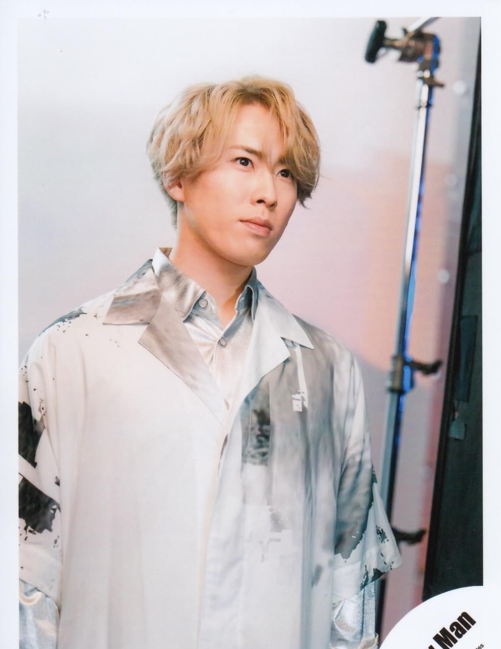 Amazon.co.jp: Snow Man 公式 生 写真（宮舘涼太）SM02147