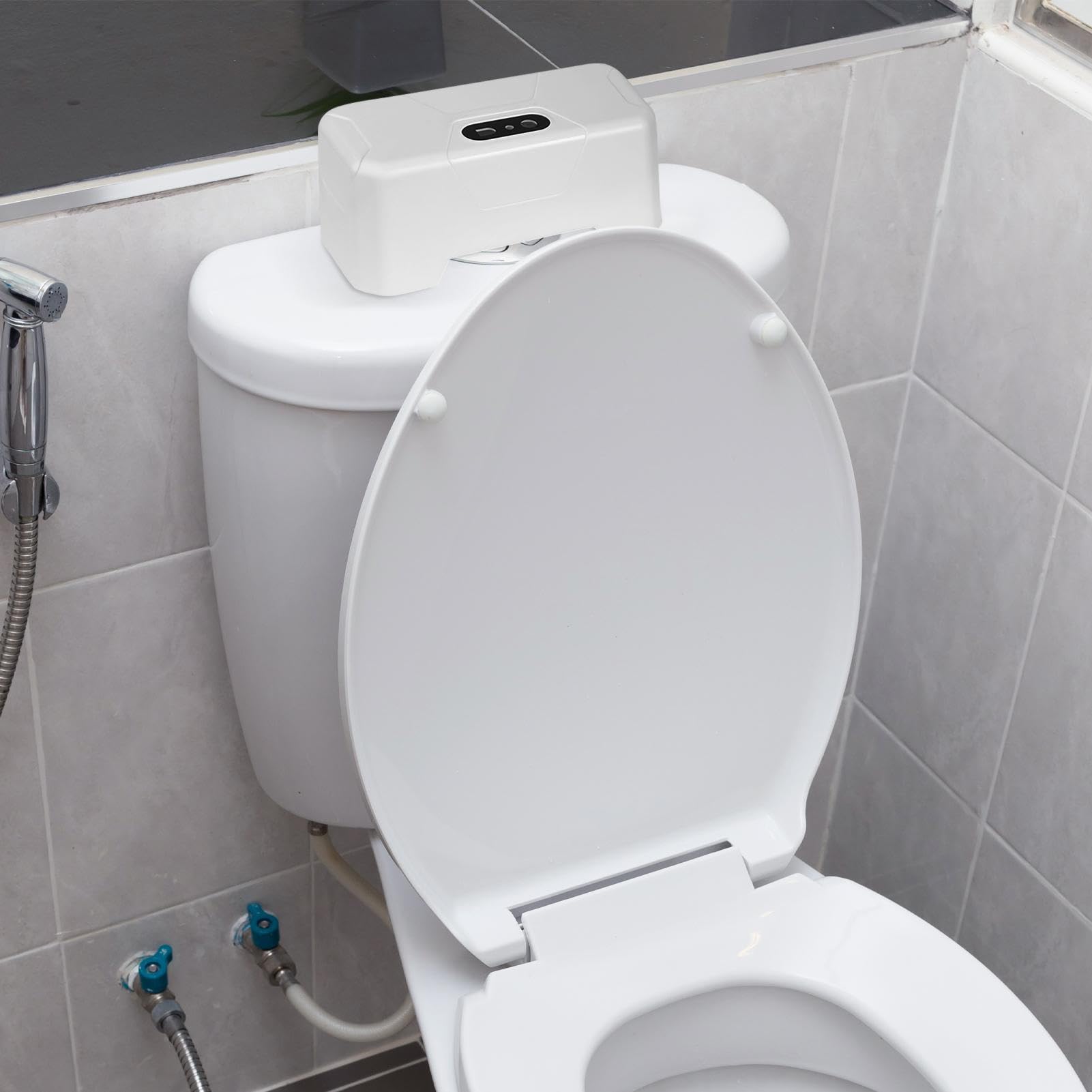 Kit de chasse d'eau automatique sans contact infrarouge avec détecteur de mouvement intelligent avec batterie de 1800 mAh, fixation automatique externe pour salles de bains modernes | Mise à niveau de