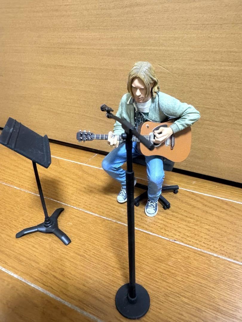 Amazon.co.jp: カートコバーン フィギュアセット : おもちゃ