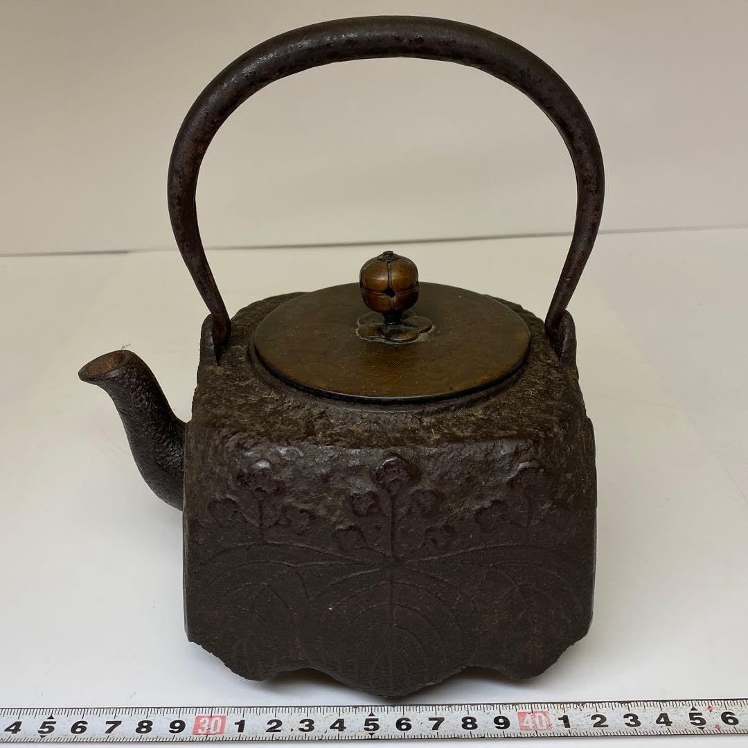 茶道具 茶入 井伊宗観好仕服 信楽 草土窯 ≪人気≫【茶道具】肩衝茶入