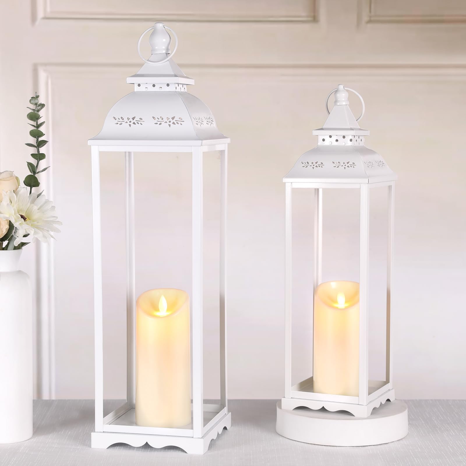 HAVITI Paquete de 2 faroles grandes decorativos para interiores, faroles altos blancos para porche, decoración de farol de 22 pulgadas y 17 pulgadas (sin vidrio) con 2 velas sin llama para boda, hogar