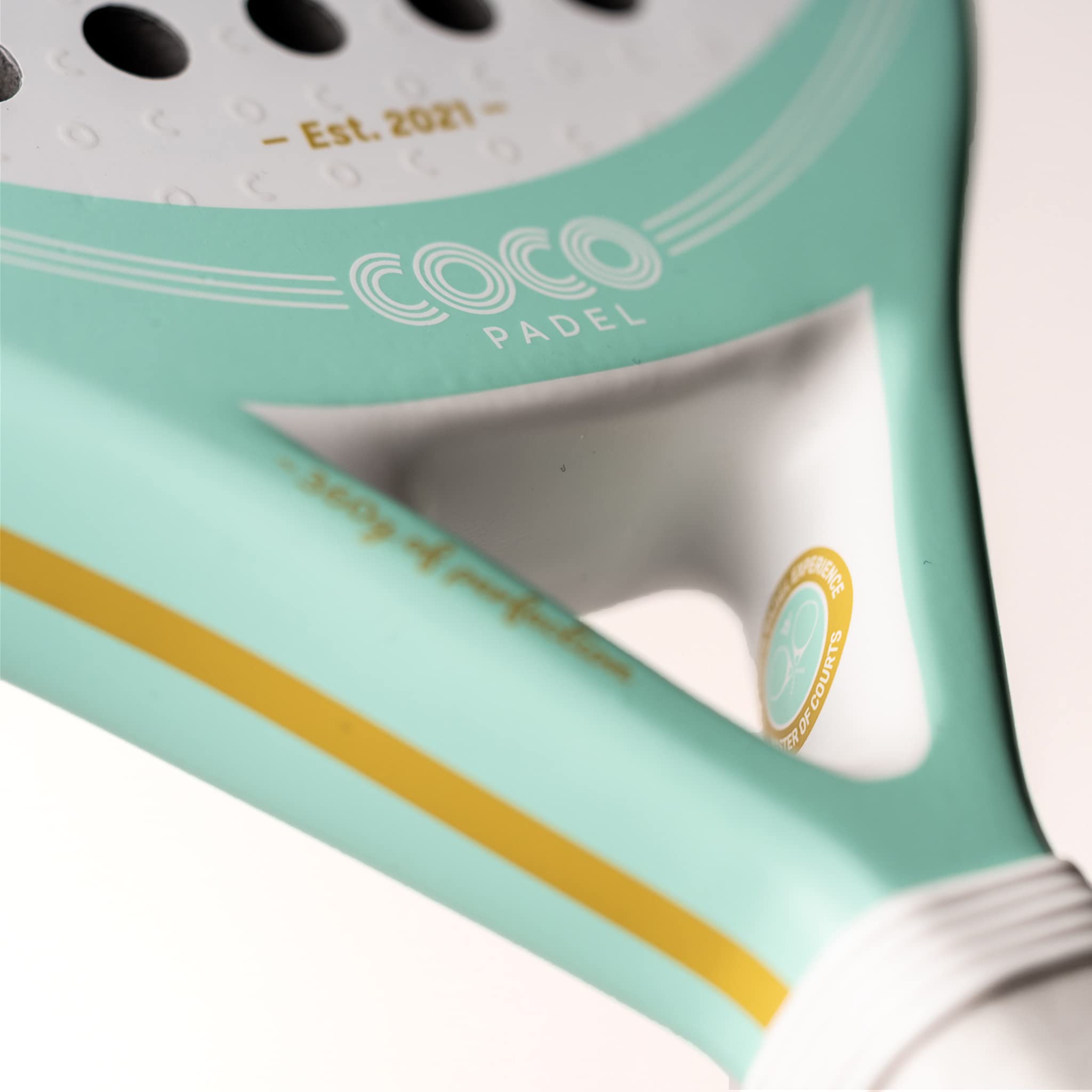 RC Three Raquette de Padel | Surface Carbone 3K | Noyau EVA Soft | Cadre Fibre de Verre & Carbone | Contrôle & Puissance | Niveau Confirmé | Goutte d'eau | Bleu & Or