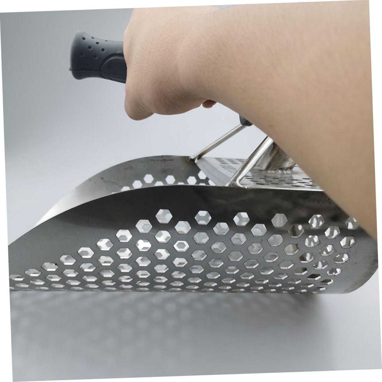 POPETPOP Metal Shovel Metal Filter Stainless Steel Beach Scoop Sifting Scoop for Sand Sifting Random Color