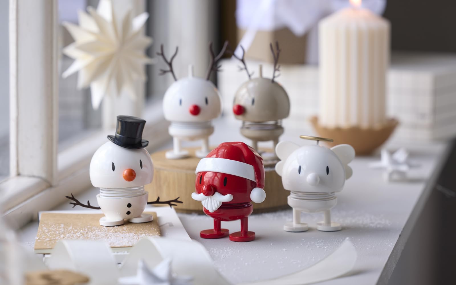 Hoptimist Skiing Bumble Décoration de Noël en Bois, Petite décoration hivernale, décoration Ski, Figurine Skieur pour Noël, diamètre 4,8 cm, Hauteur 9,6 cm, Petit Format, chêne/Baie