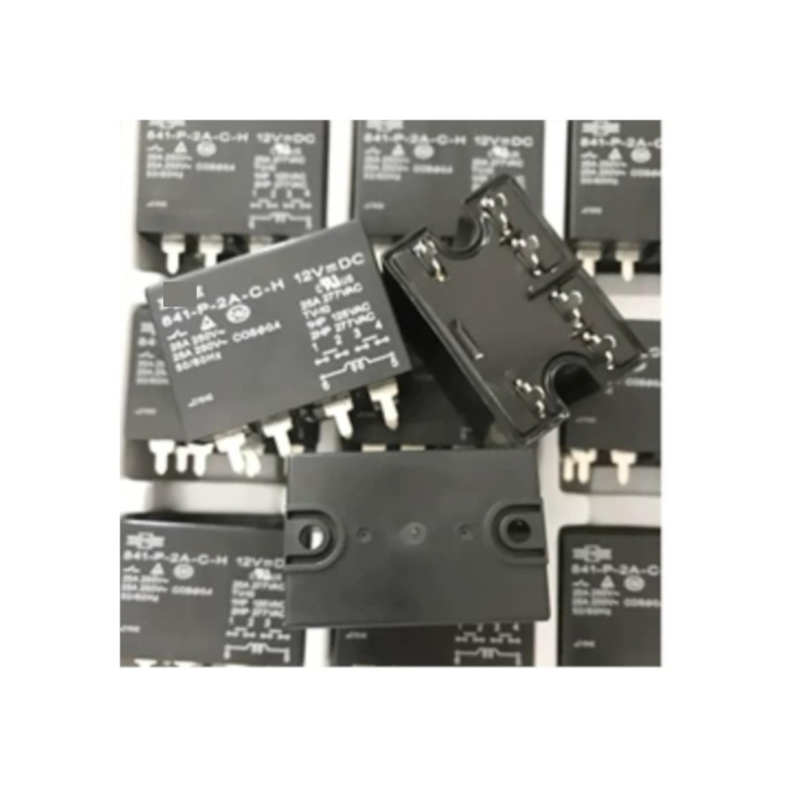 Relais 841-P-2A-C-H 12VDC pour commuter charge lourde 25A