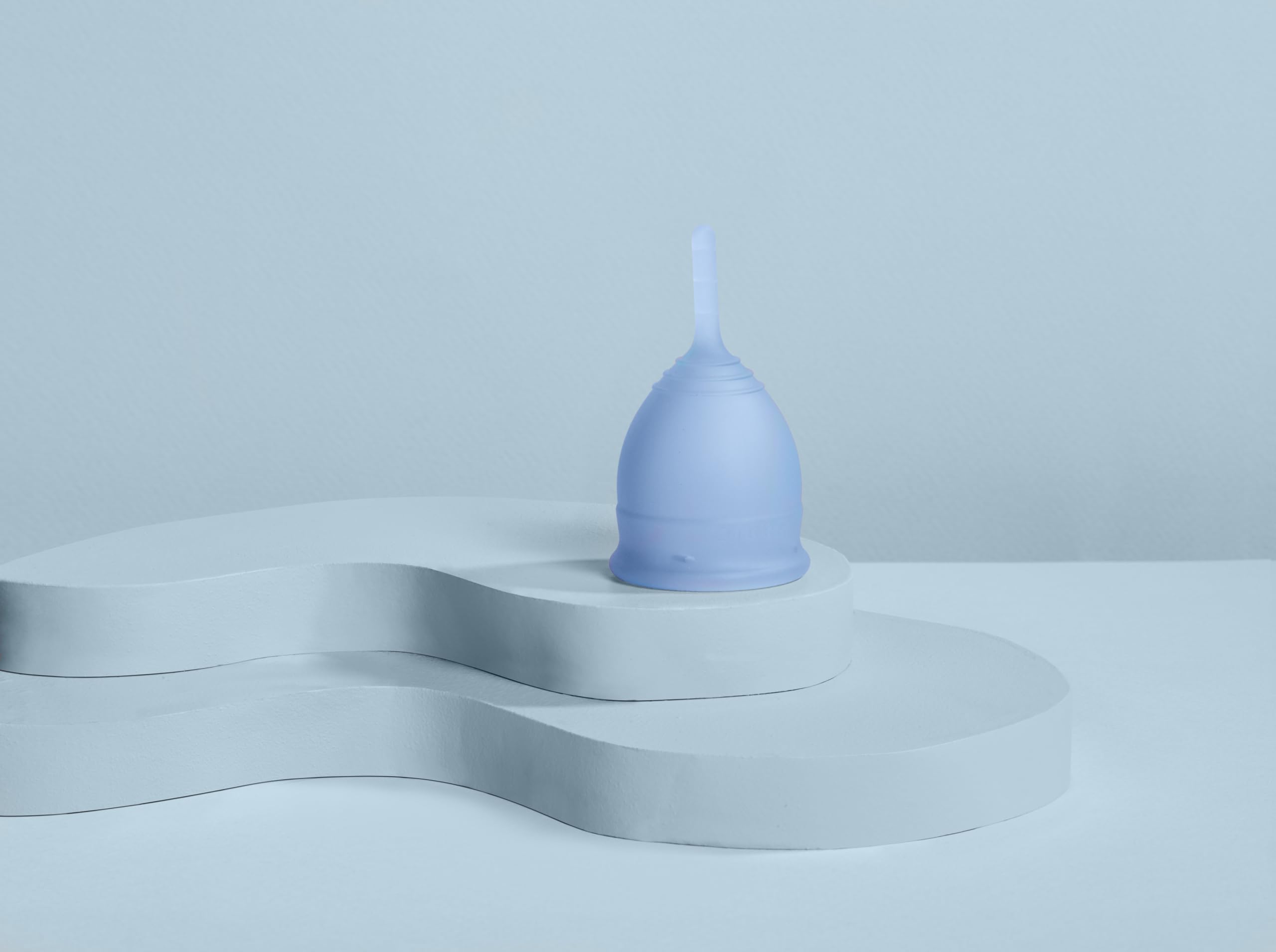 Coupe menstruelle réutilisable Saalt – Protection confortable et sans fuite jusqu'à 12 heures – Sans BPA ni latex – Comprend une coupe et un sac de transport - taille Régulier, Bleu