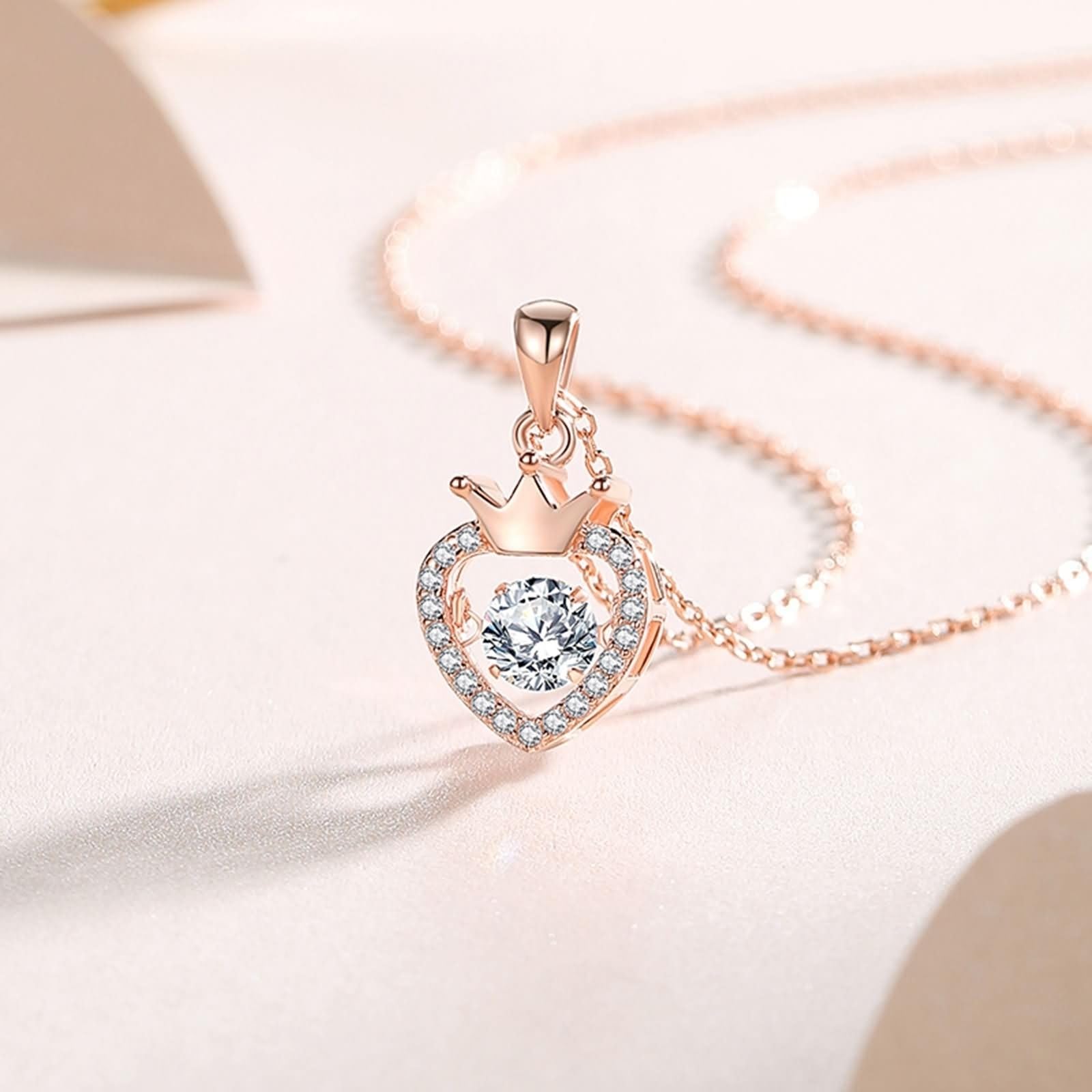 Collares de moissanita de oro blanco de 9K/14K/18K con corona y halo de corazón hueco para mujer, collares con colgante para mujer