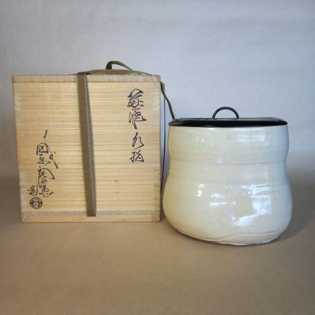 Amazon.co.jp: 茶道具 萩焼水指 十ニ代 田原陶兵衛 高さ約 14㎝ (蓋を  