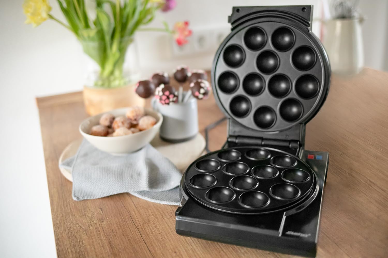 Steba Elektrogeräte Cake Maker 3 in 1, 3 antihaftbeschichtete Platten für Cake-Pops, Muffins und Donuts, Platten sind auf Knopfdruck leicht herausnehmbar, inkl. Cake Pop Halterung und Sticks, 800 Watt