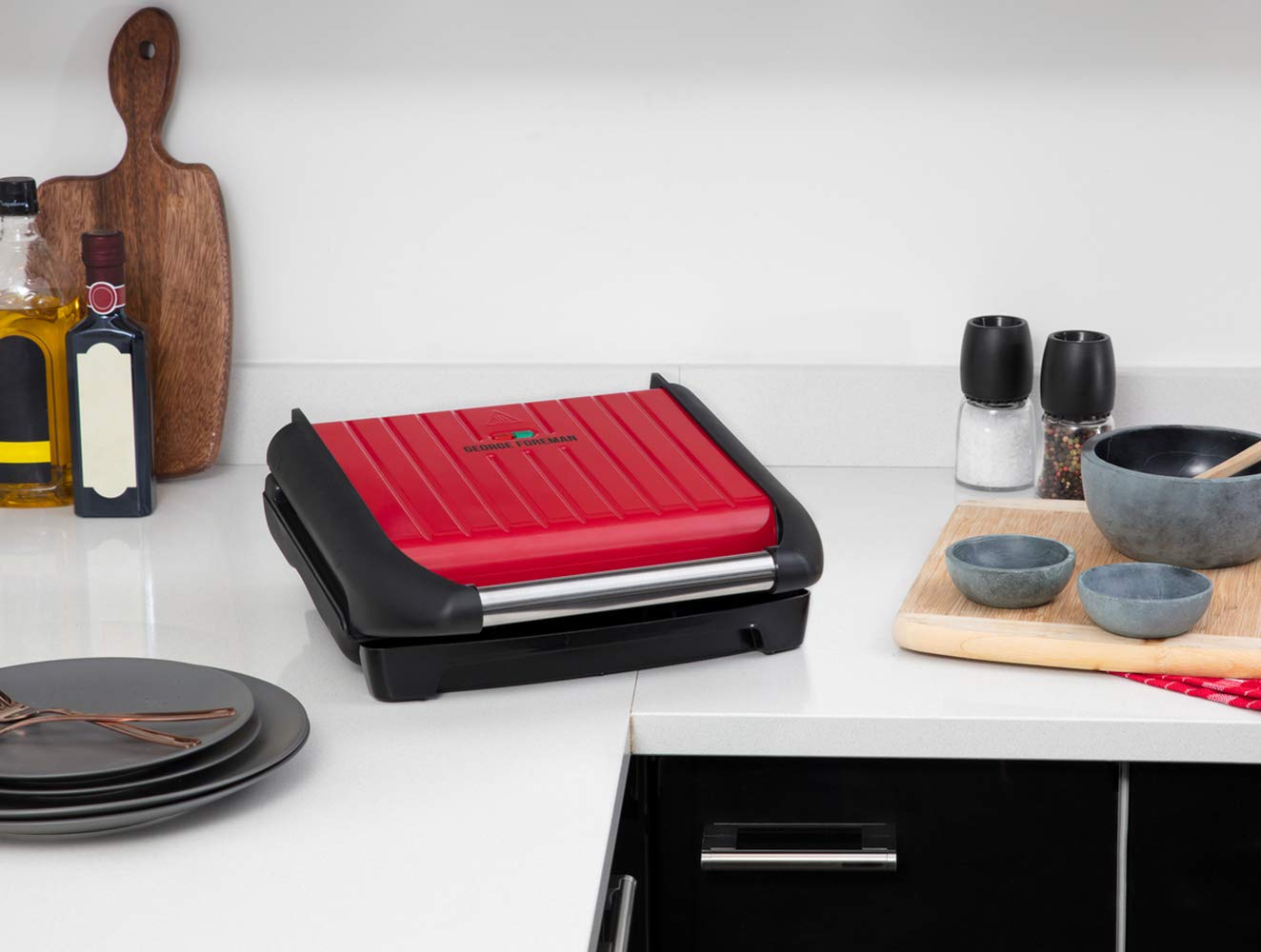 George Foreman Griglia Elettrica a Contatto e Piastra per panini - Vaschetta Raccogli Grasso -42% - Dimensioni 28x17 cm, per 3 porzioni; Ottimo per carne, pesce e verdure, Rosso 25040-56
