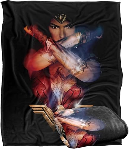 Wonder Woman Arms Crossed Silky Touch Manta súper suave de 50 x 60 pulgadas