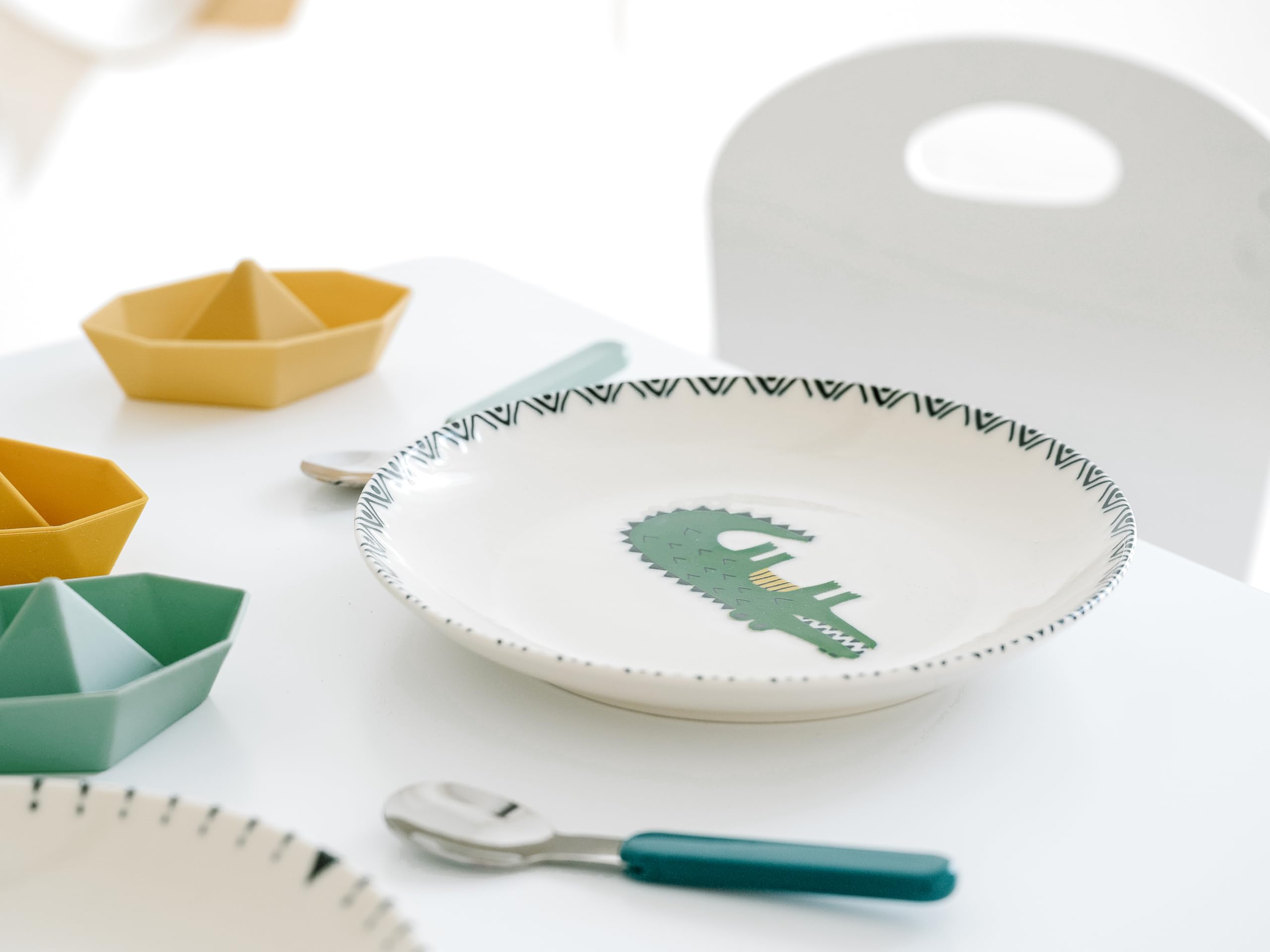 CreaTable, 24704, Serie Safari Bunt, 4-teiliges Geschirrset für 4 Personen, Teller Set aus Steinzeug, spülmaschinen- und mikrowellengeeignet, Qualitätsproduktion