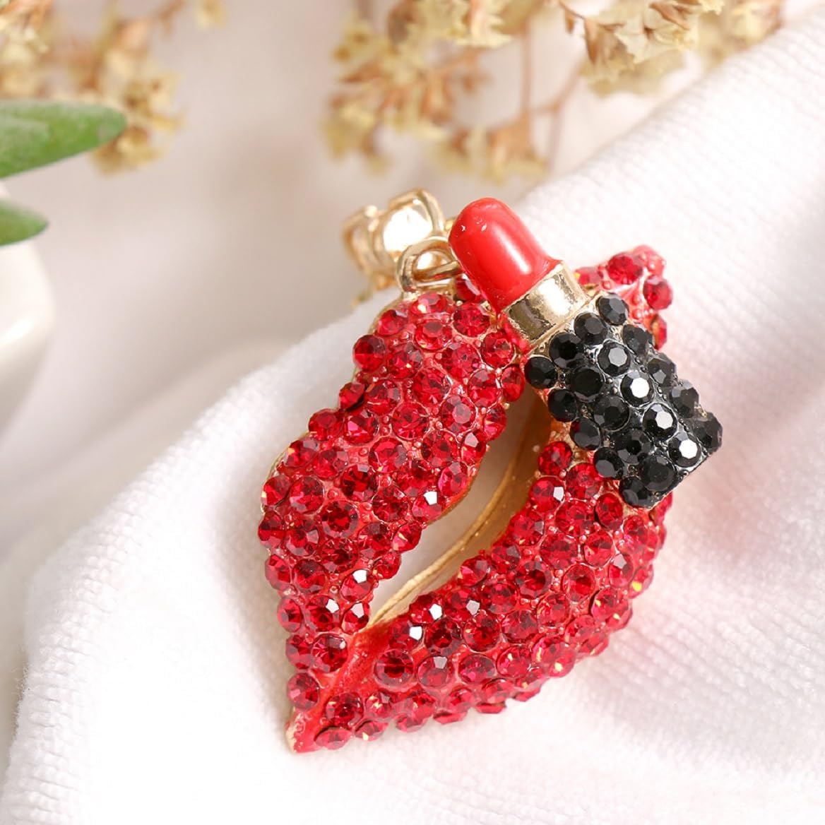 Women’s Red Lips Keychain, Cute Lipstick Keyring for Ladies, Bohemian Summer Key Chain, Sparkling Rhinestone Hot Lips Shape Keychain Accessories