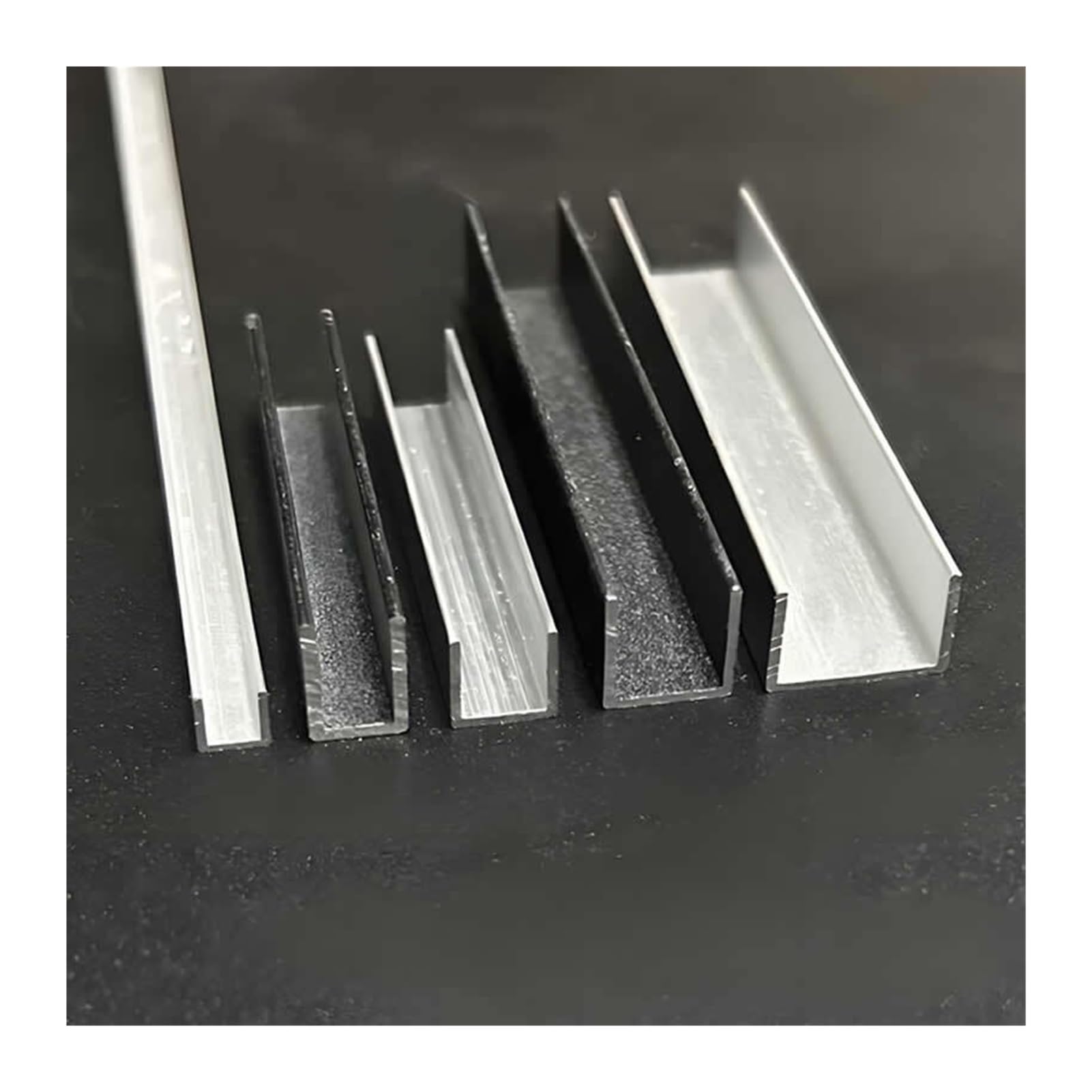 Aluminiumrohr Aluminium U-Profil gleichseitige Nut Aluminium Führungsschiene Holzplatte Kartenschlitz Kantenabschluss Dekor Silber Schwarz(Black,500MMX2_27X30X23MM)