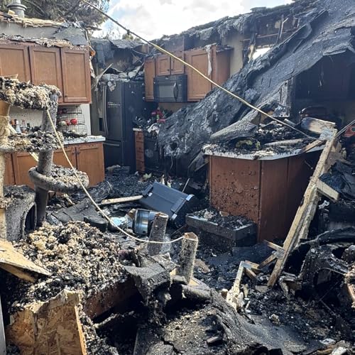 Families lose everything in fire that destroyed 3 mobile homes Podcast Por arte de portada