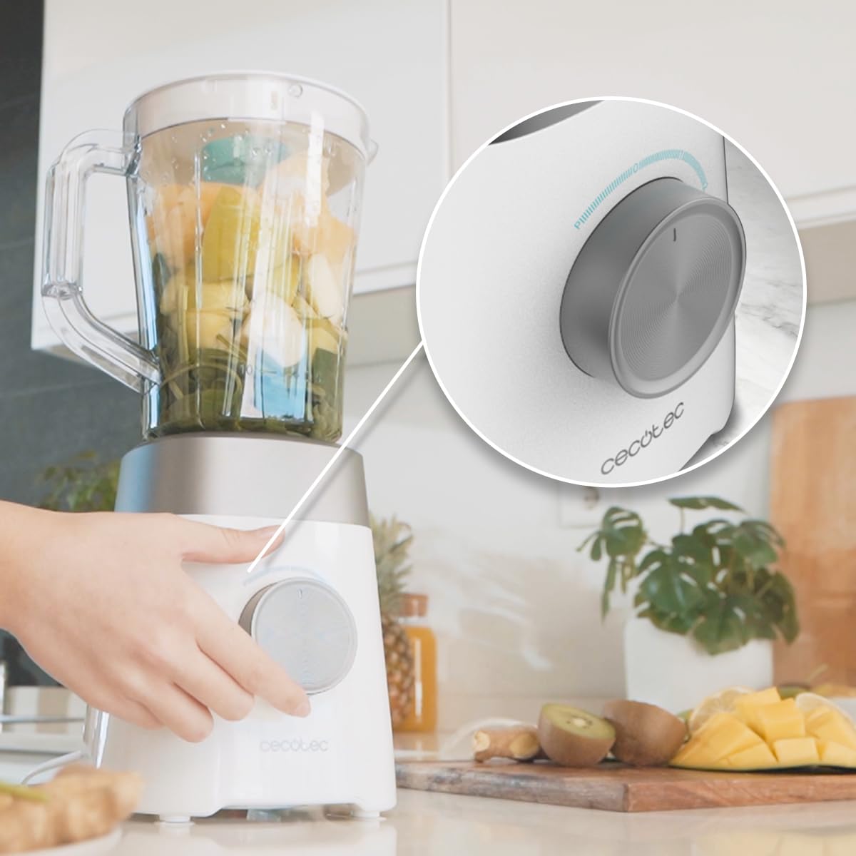 Cecotec Frullatore a tazza con caraffa da 1,5 l Black Titanium 1300 MAX W. 1300 W Potenza massima, 20000 giri/min, lame 4 lame di titanio, brocca 1,5 l, 2 velocità, funzione pulse, becco ghiaccio