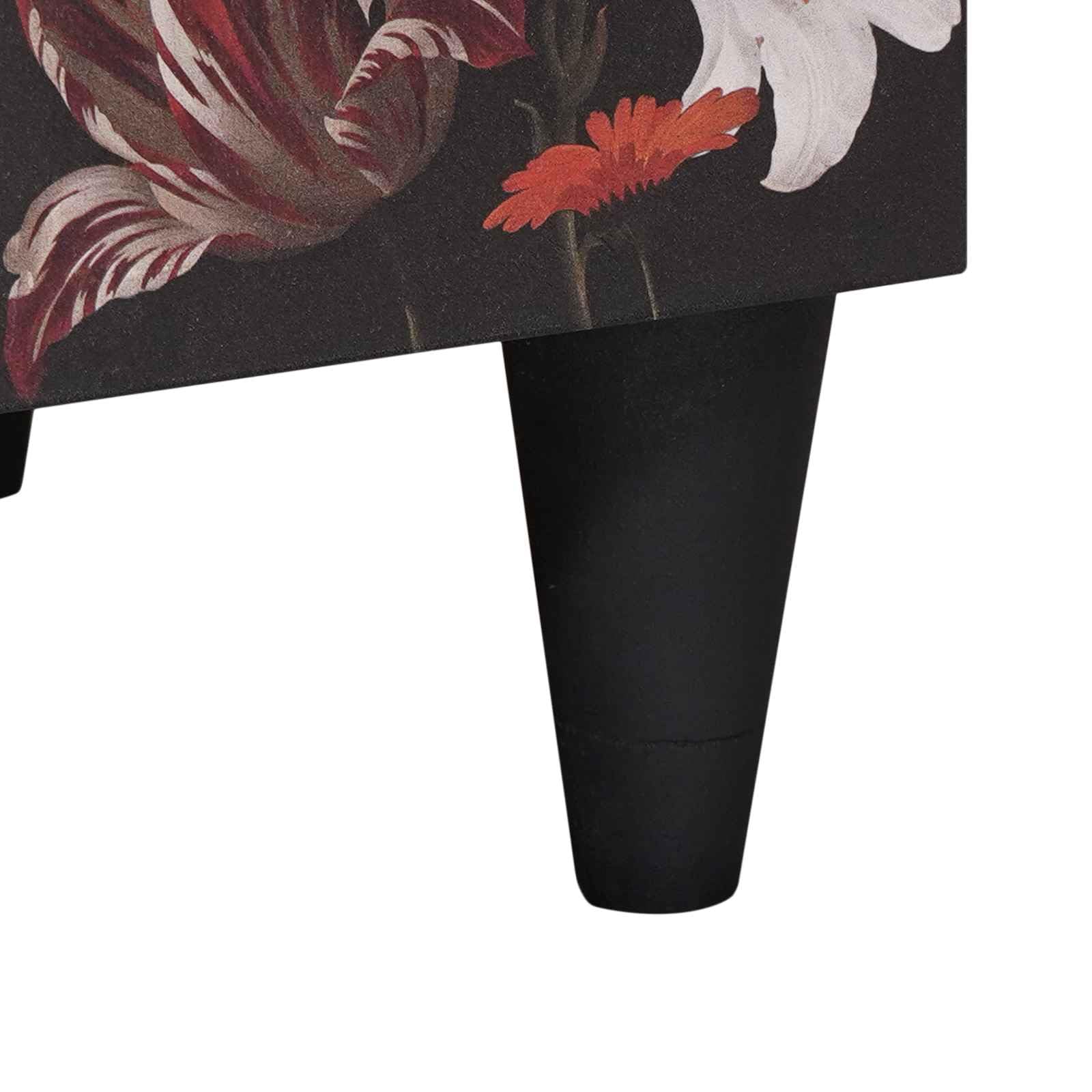 Elegante mesita de noche para dormitorio con botones de latón y cajón de madera maciza de mango en color marrón, diseño moderno con líneas limpias y estampado floral