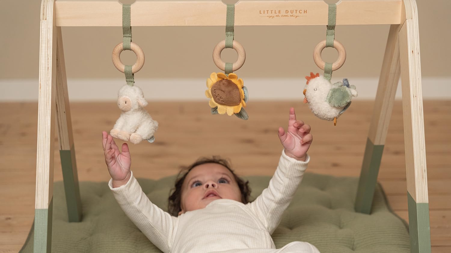 Little Dutch 8810 - Trapano da gioco in legno con ciondoli in tessuto, Little Farm (70 x 21,5 x 40 cm)