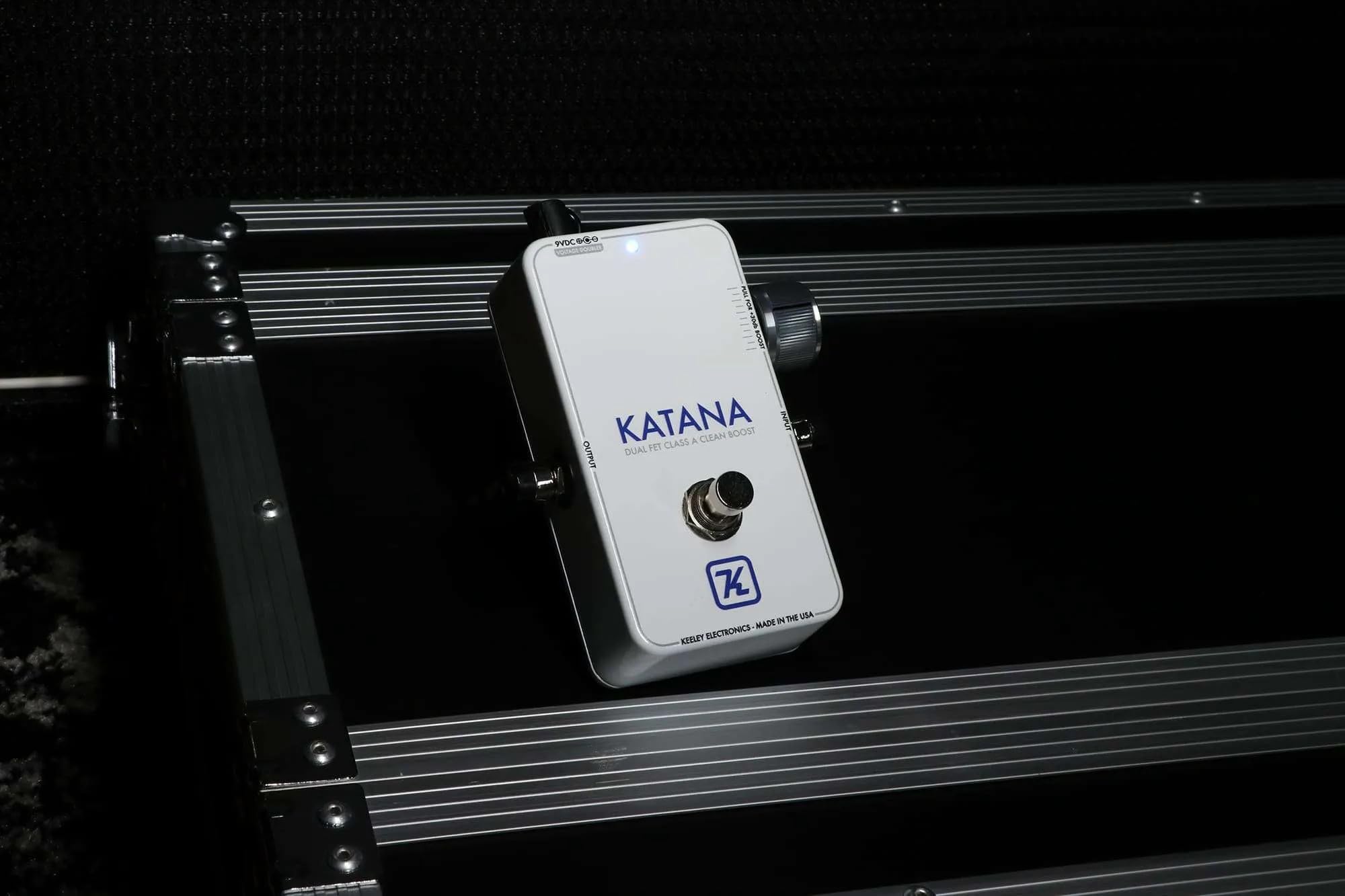 Amazon.com: Keeley Katana Clean Boost Throwback Pedal de efectos