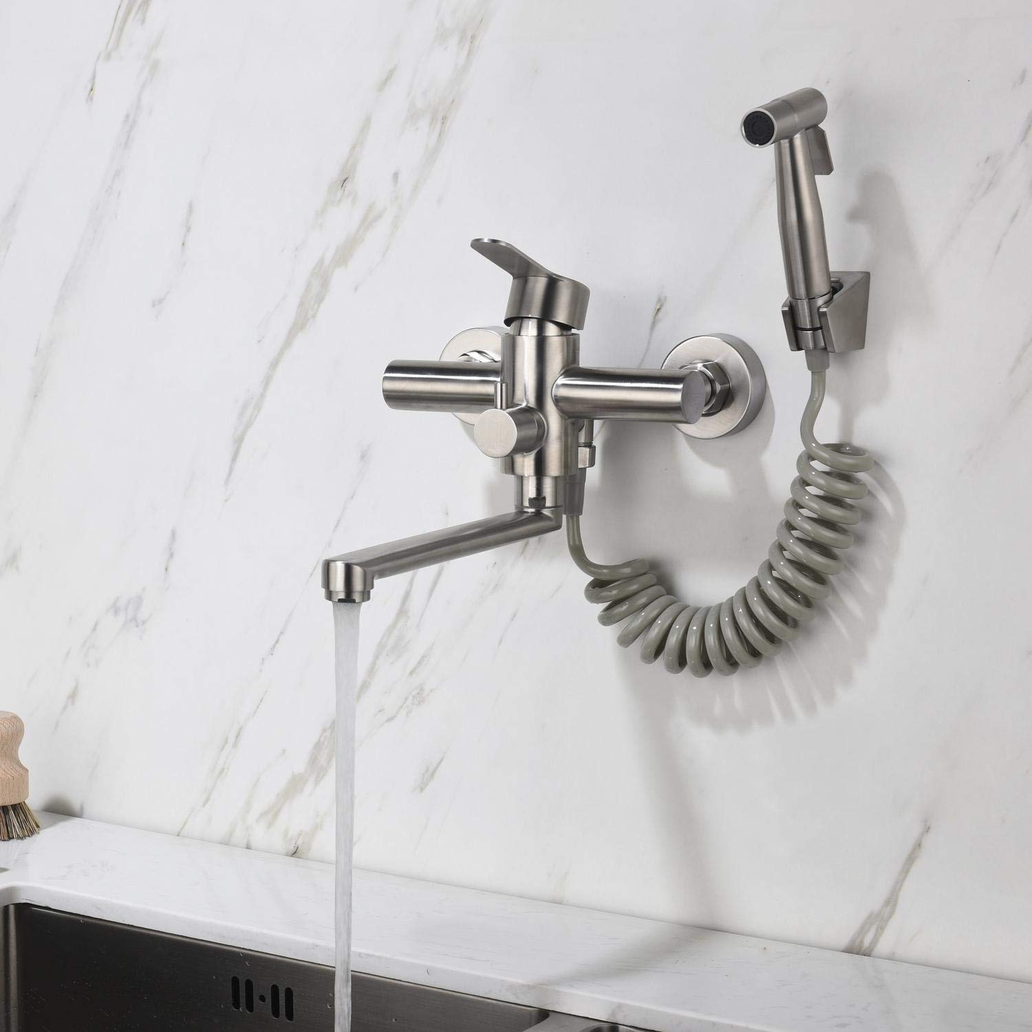 Homelava Rubinetto a Parete con Doccetta, Rubinetto da Cucina a Muro Girevole a 360° Rubinetto per Lavello in Acciaio Inossidabile Spazzolato, Tubo Rotante 23 cm