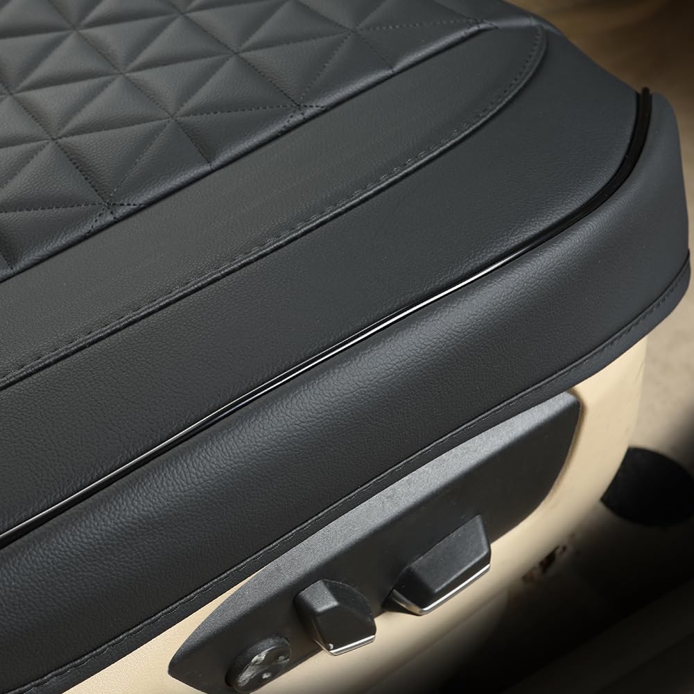 Black Panther Fundas Asiento Coche Delanteras (2 Piezas) – Cuero PU, Diseño Acolchado Triangular, Base Antideslizante, Bolsillo Frontal | Ajuste Universal para el 90% de Vehículos - Negro
