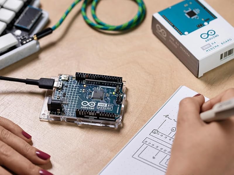 Arduino UNO R4 Minima fejlesztői kártya ARM Cortex-M4 mikrovezérlővel IoT projektekhez