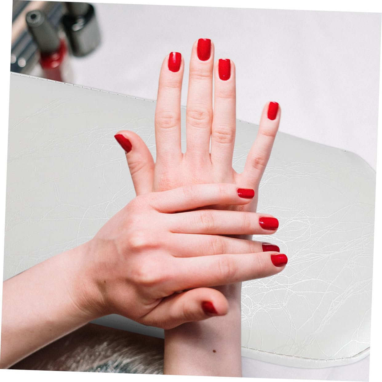 Reposamanos para Manicura de Cuero Blanco, Apoya Manos Estable y Protege la Mesa del Polvo el Lijado en Salón de Uñas